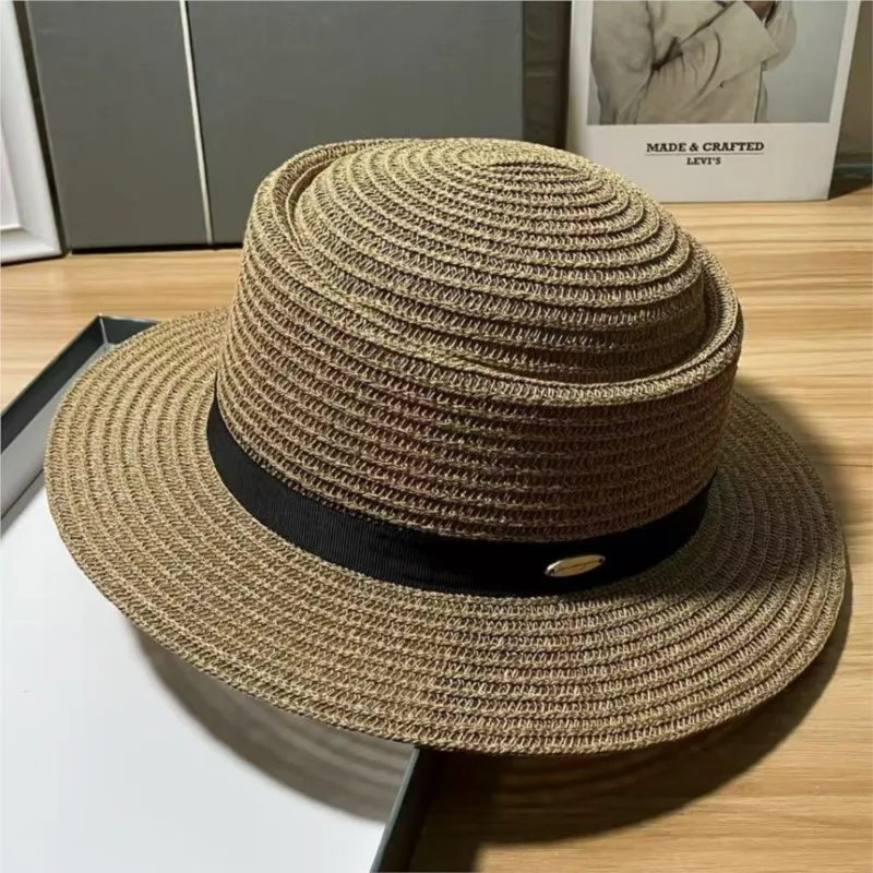 New flat-topped hat fashionable and top