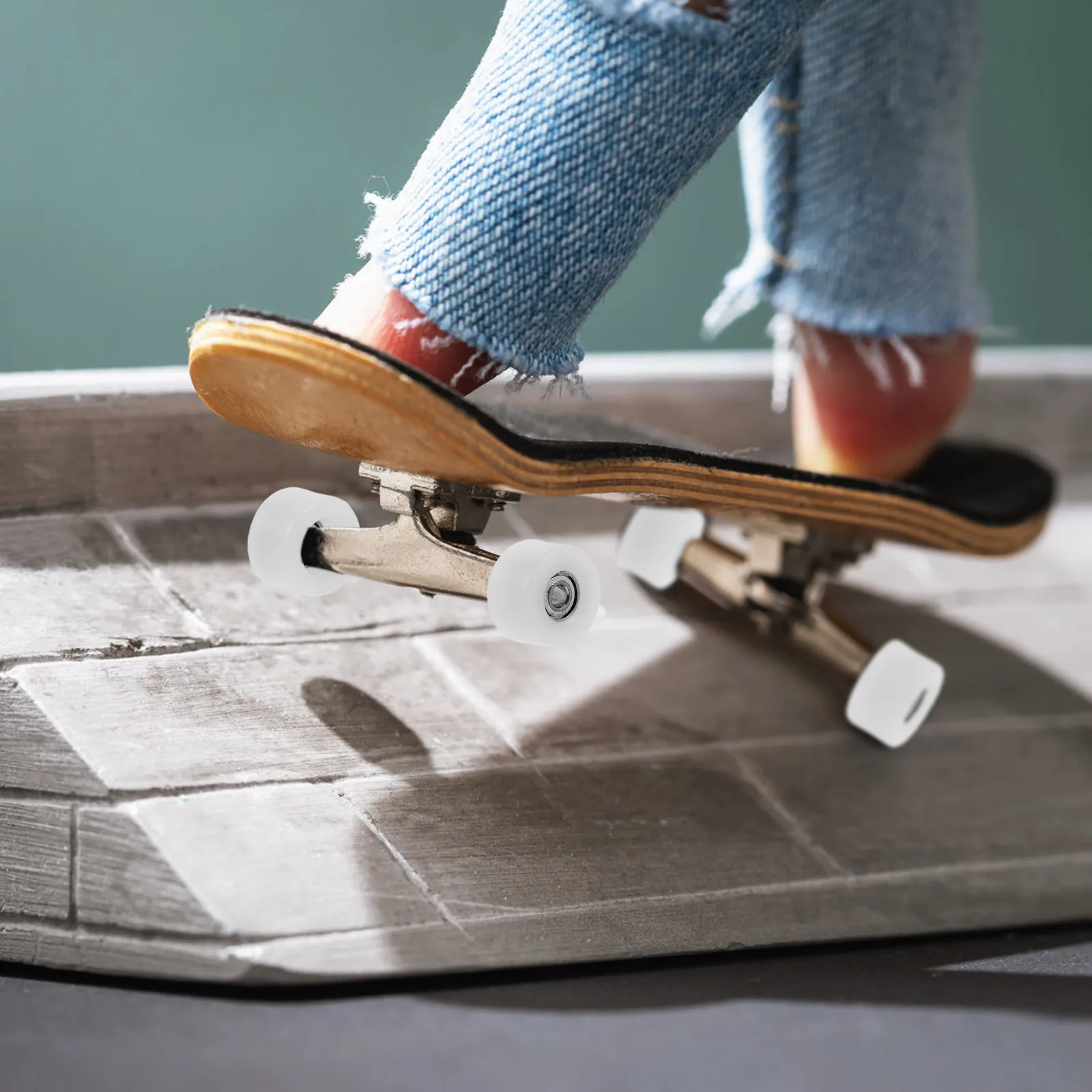 4개입 핑거 스케이트보드 휠은 안정성을 위해 베어링으로 정밀하게 제작되었으며 미니용 신뢰할 수 있는 교체 부품입니다.