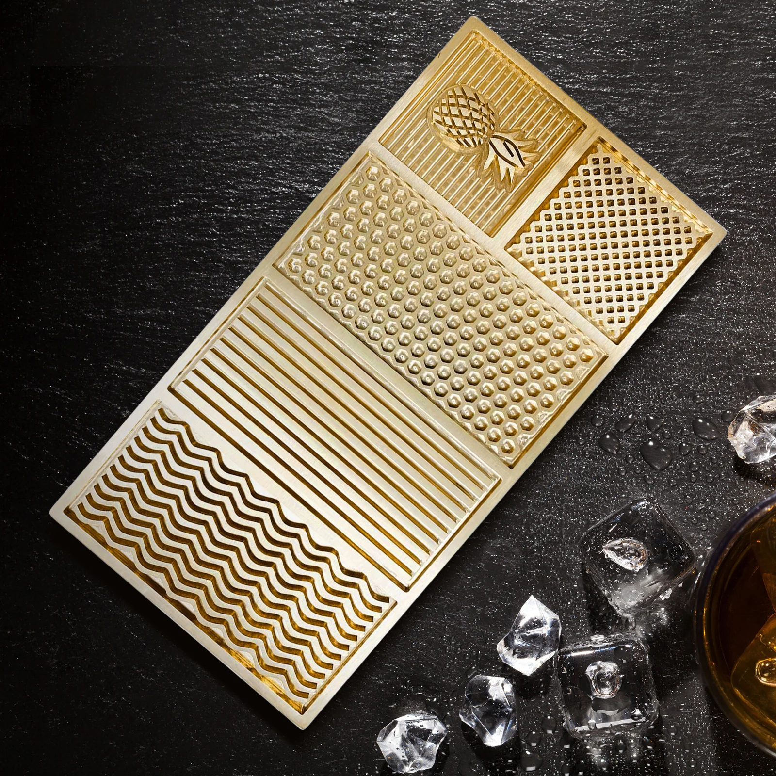 

Bar Ice Stamp Brass Ice Cube Stamping Plate Pineapple Wave Pattern Honeycomb Check Pattern Bar Tool for Making Whiskey Cocktails