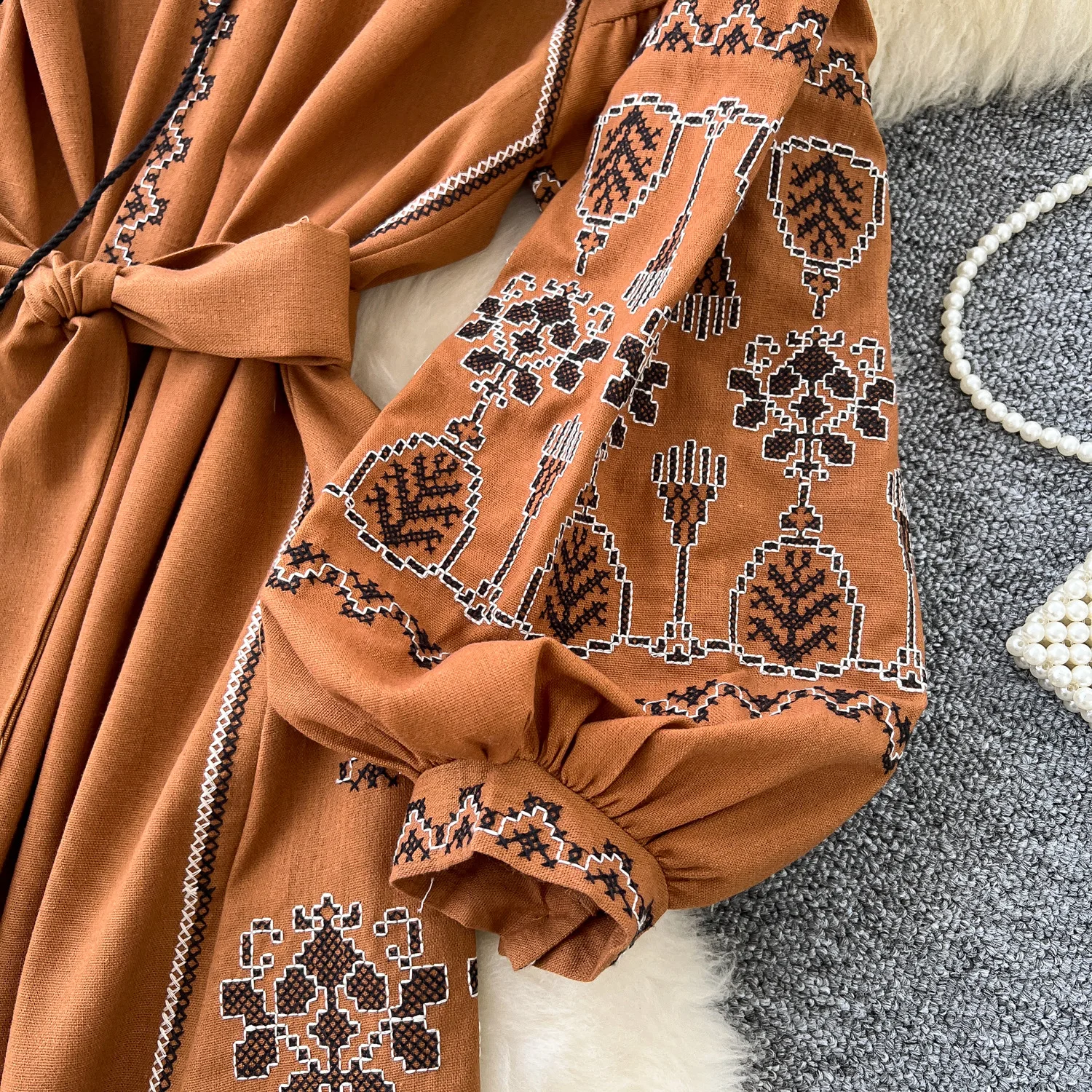 Bohemian Retro Ethnic Embroidered Dress Women's Spring Tassel V-Neck Lantern Sleeves Belt Waist Midi Dress Boho Beach Vestidos