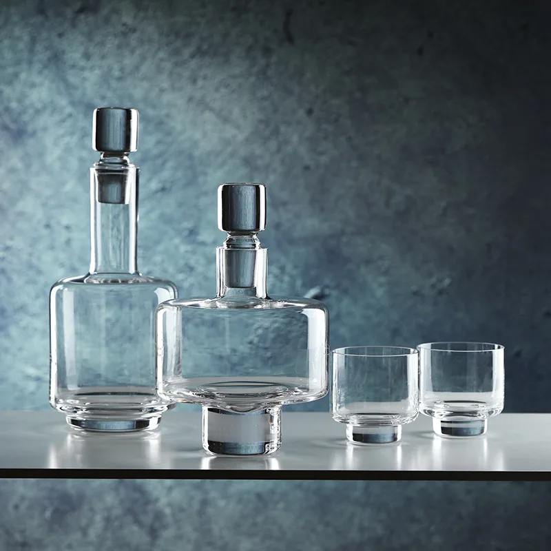 Modern Minimal Textured Crystal Liquor Kit Sleek Glass Wine Aerator Decanter Bottle Complete Whiskey Serving Cup Set