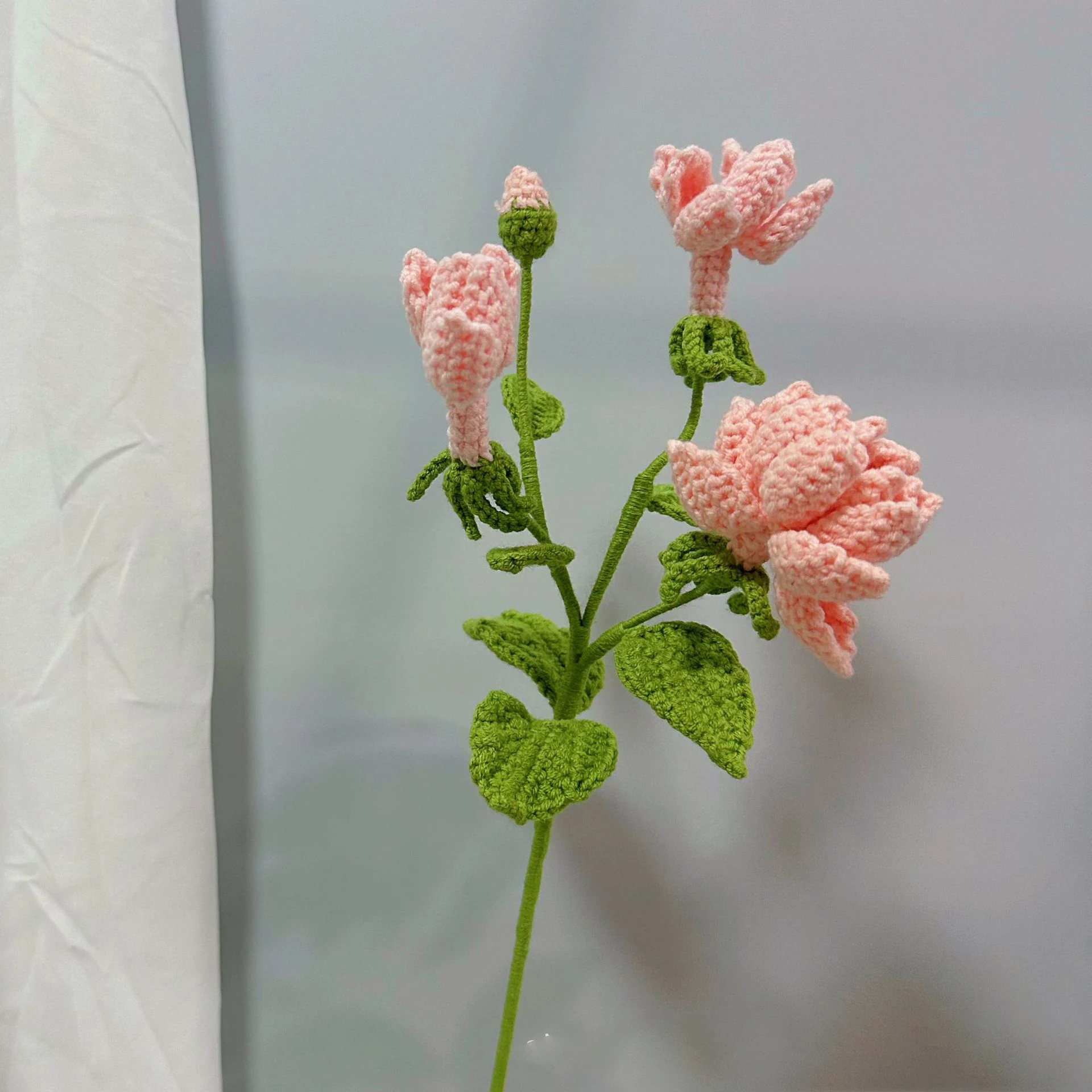 Kreativer Häkelumhang mit Jasminzweigen, handgefertigter Blumenstrauß, künstliche Pflanzen, Hochzeits- und Heimdekoration – Detail 4