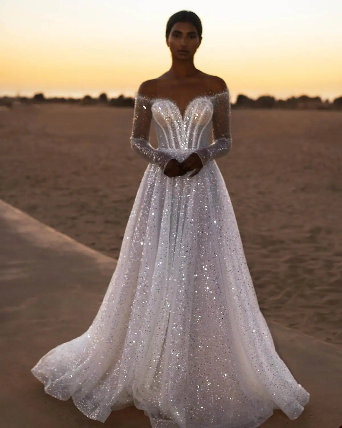 Sexy Desert Backless Dresses Shiny Paillette A Line Wedding Dress Bridal Gown Sweep Train Vestido De Noiva Customized