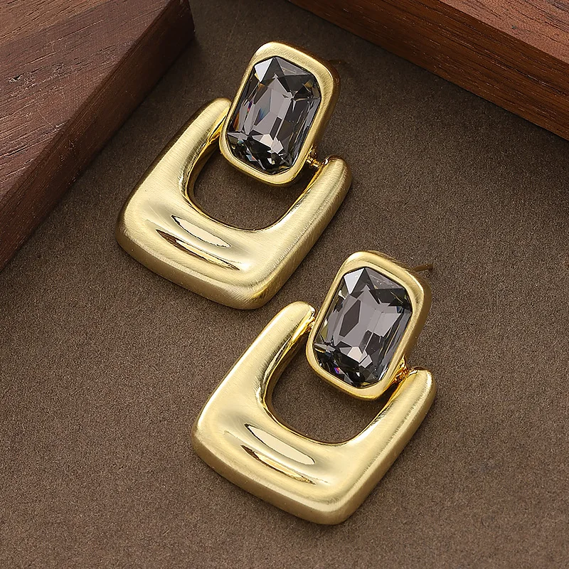 Fashionable and exquisite zircon geometric earrings exaggerate the niche, light luxury, high-end commuting earrings