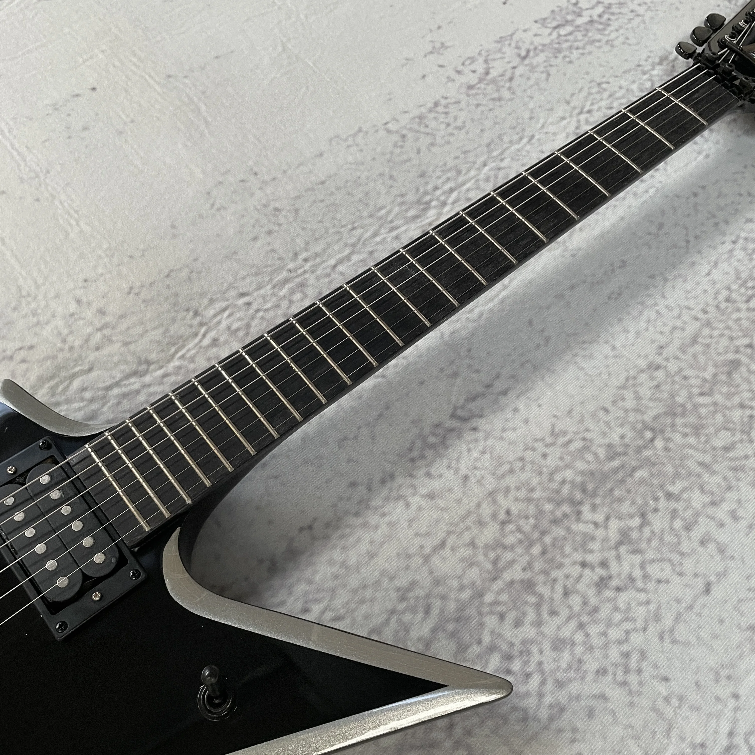 Star V Electric Guitar, Gloss Black + Silver Binding, Dual High-Gain Pickups, Double Locking Tremolo, Ebony FB, 22 Frets