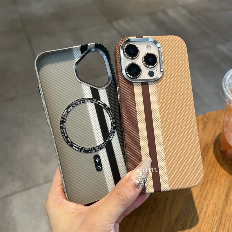 Magnetyczne etui na telefon z efektem karbonu, obudowa 16 17 do iPhone 15 Pro Max, magnesy do ładowania, twarda obudowa, osłona aparatu, pancerne etui — zdjęcie produktu 4