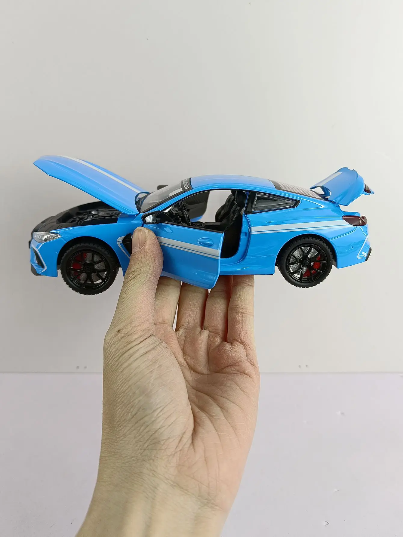 1:24 BMW M8 Vehicle Alloy Model Car Miniature Collection Diecast Metal Toy Car Simulation Sound & Light Gift For Boys