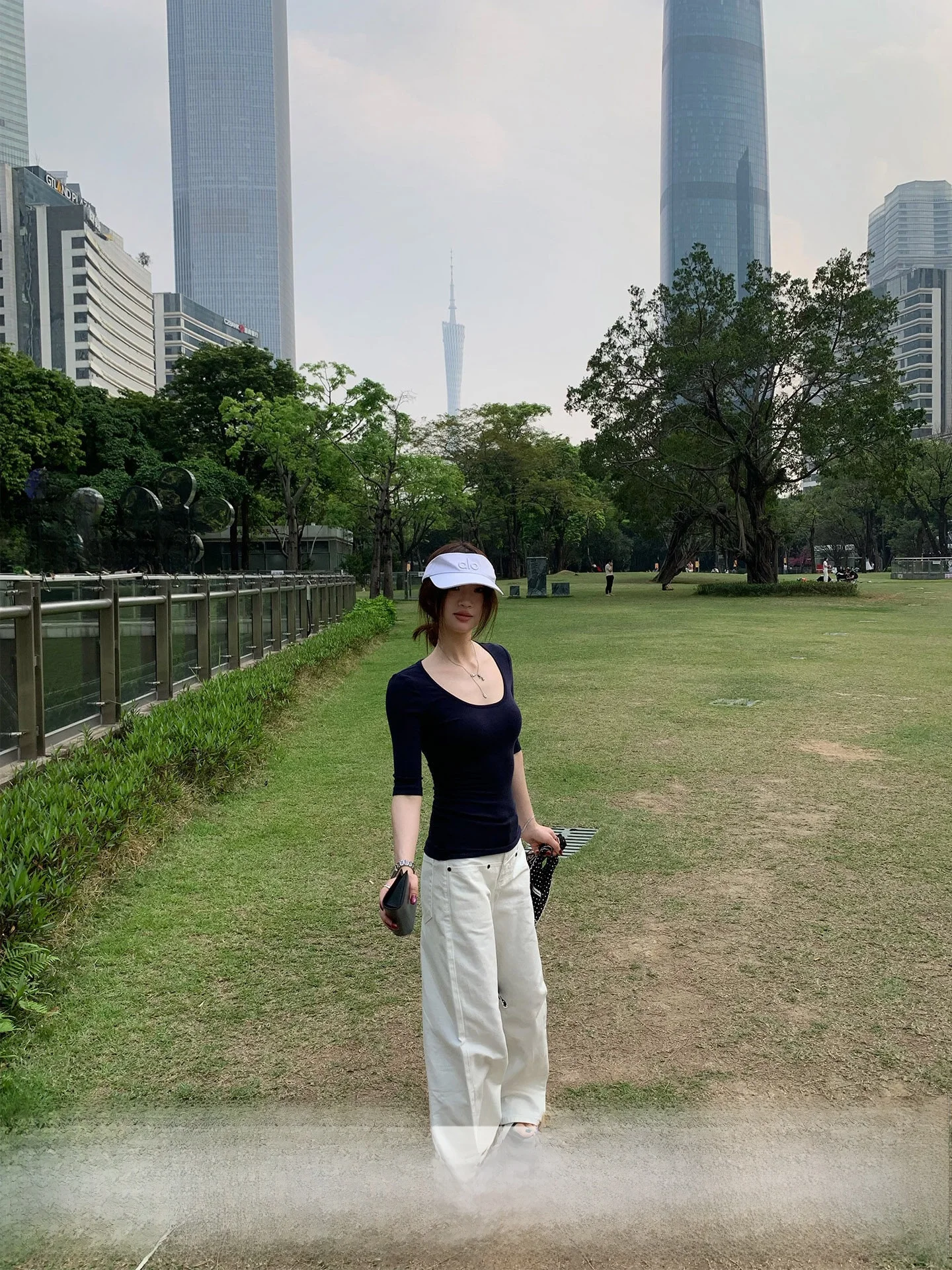 

White Wide Leg Jeans Women's Spring Design Loose Straight Cut Slimming Floor-Length Pants Vintage Style Natural Waist Pockets