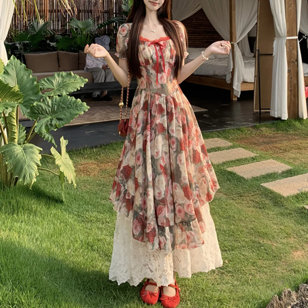 Retro ภาพวาดสีน้ํามันสไตล์ไม่สม่ําเสมอ Red Rose พิมพ์ลูกไม้ Patchwork ชุดผู้หญิงฤดูร้อนสแควร์คอ Lace-up ดอกไม้ Fairy กระโปรง