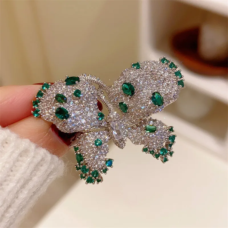 CC Retro Brooches Imitation Emerald Full of Shining Zirconia 100% Handmade Butterfly Shape Lapel Pins Sweater Corsage Gifts B13