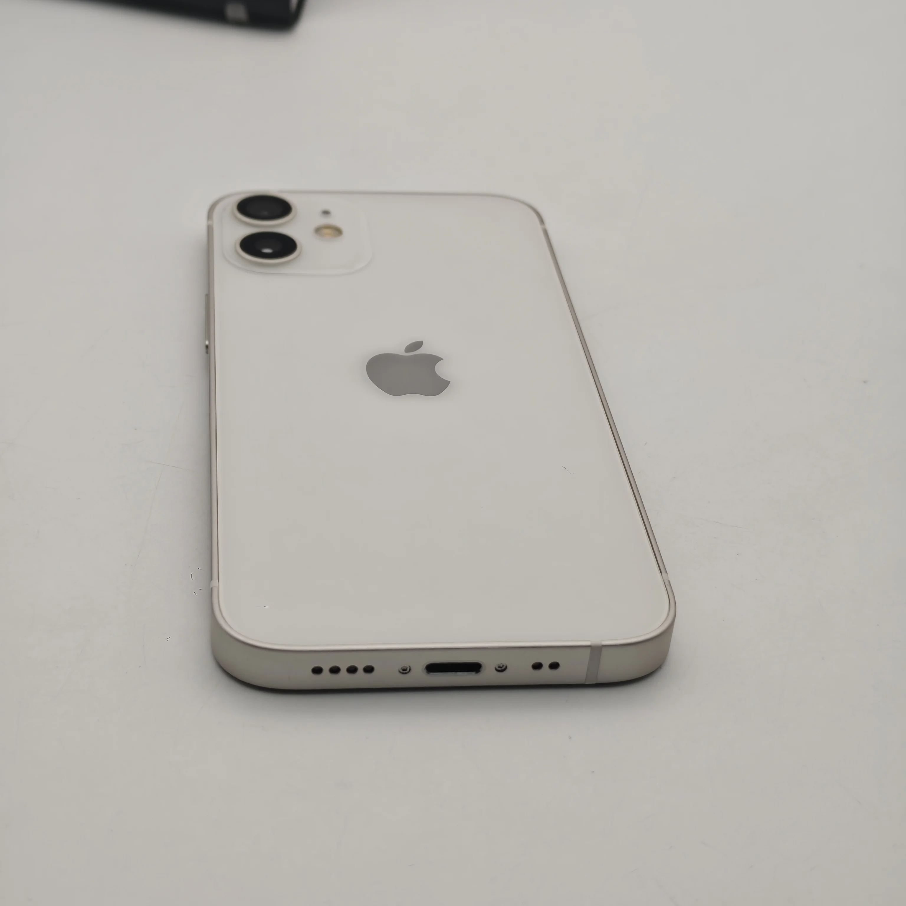 Apple iPhone 12 Mini الأصلي غير مقفول (64/128/256GB ROM، 4GB RAM) - A14 Bionic، شاشة 5.4 بوصة، مزدوجة 12MP 5G مستعملة