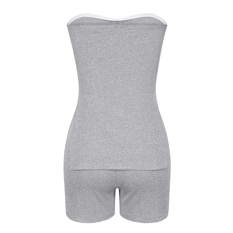 Sommerliches Damen-Set, bestehend aus einem trägerlosen Oberteil und einer kurzen Hose, zweiteilig, geripptes Strickoberteil mit seitlichem Schlitz, figurbetonte kurze Hose, passendes Outfit, Dropshipping. – Detail 3
