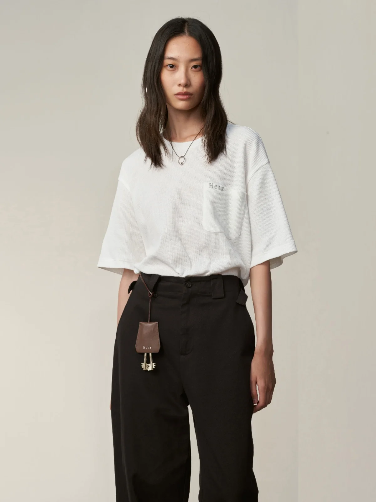 

Белая футболка Herz Interlo с нейтральной вышивкой, свободного кроя, из чистого хлопка, вязаный топ оригинального дизайна, в стиле Sweet and Spicy.