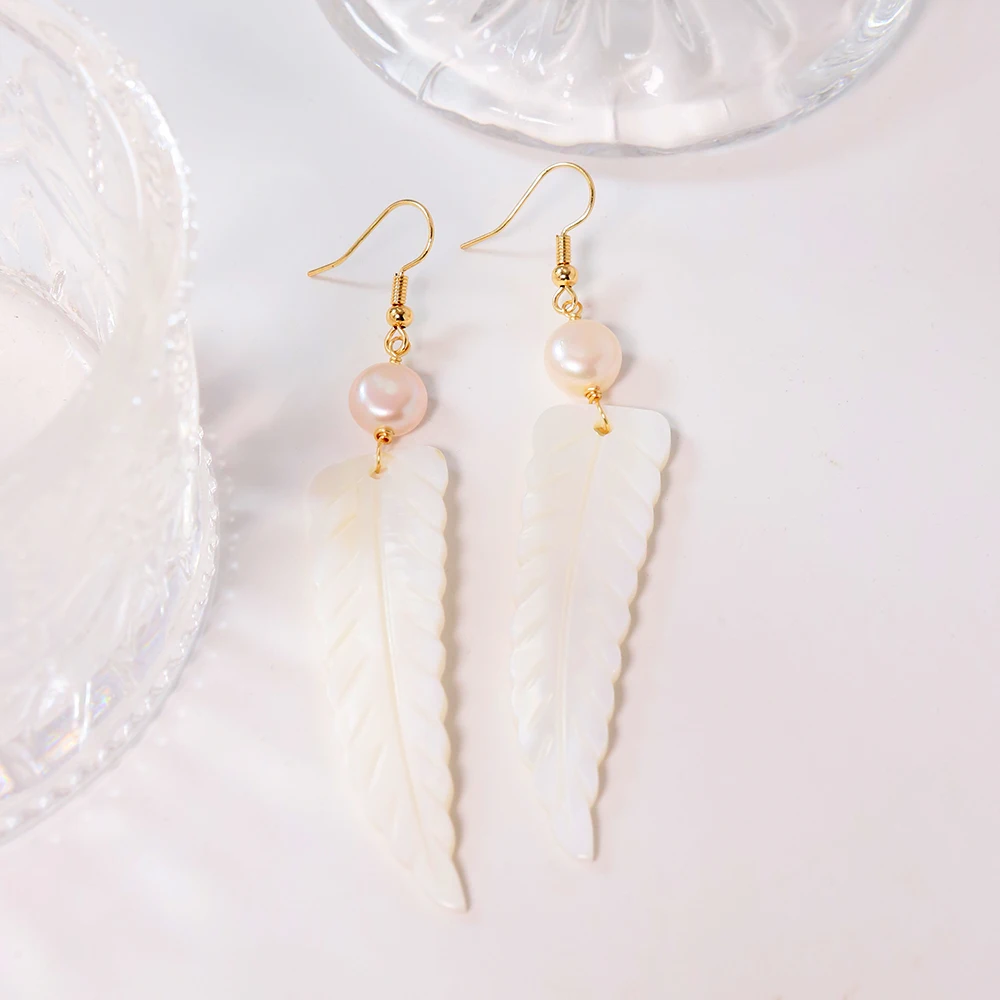 

Natural Freshwater Pearl Shell Leaf Earrings Korean Style Women Luxury Jewelry Fashion Ladies and Girls Gift GE1534