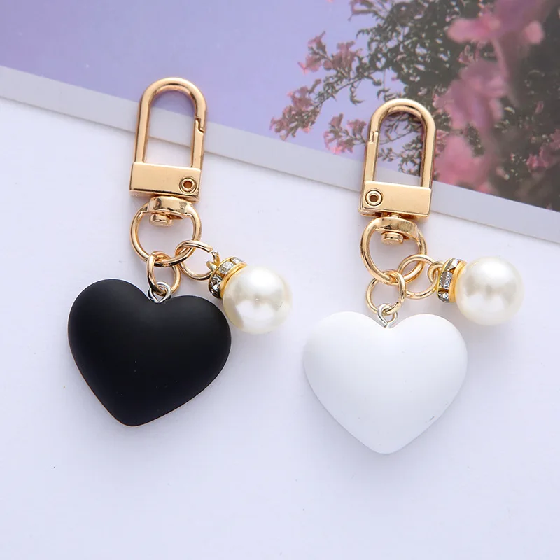 Fashion Imitation Pearl Love Heart Keychain Black White Resin Key Ring For Women Bag Earphone Case Pendent Valentine's Day Gifts