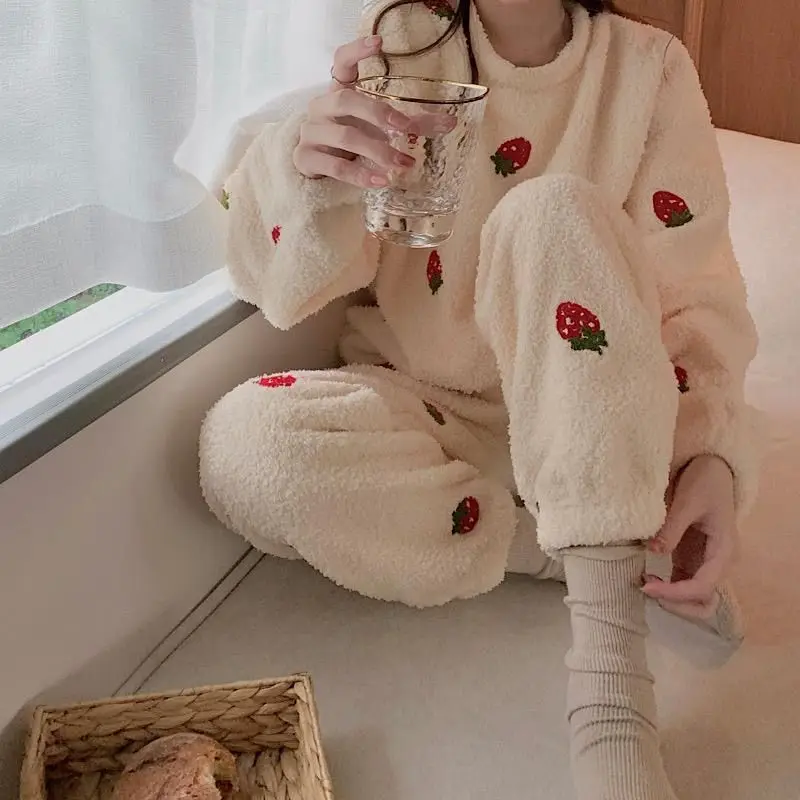 Strawberry Sleepwear Women Fleece Pajama Sets Winter Warm Piiama O-neck Pants Sets for Women 2 Pieces Night Wears Home Suit New