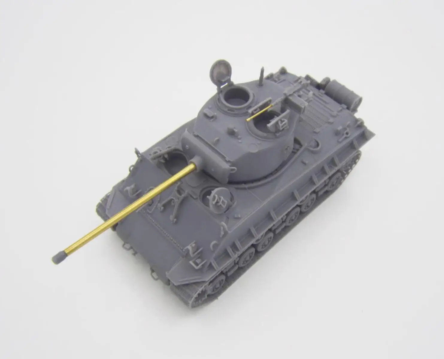 OSTRICH - Model P72007 1/72 WWII US MEDIUM TANK M4A3E8 SHERMAN MODEL KIT