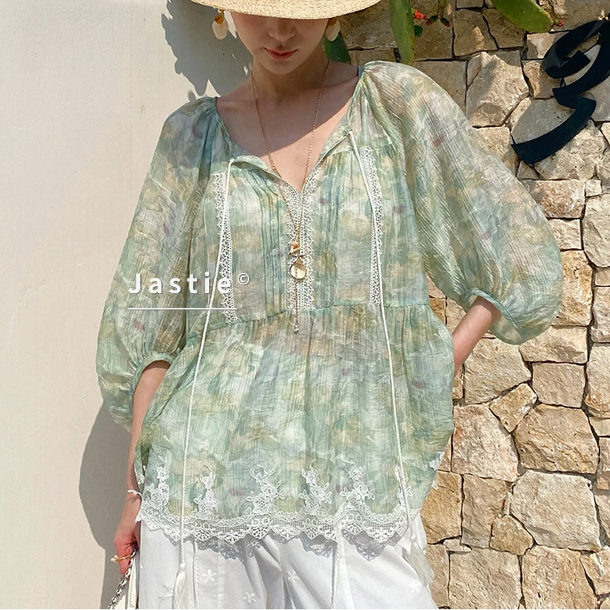 

French Retro Floral Print Blouse Women Summer Lace Patchwork Chiffon Shirt Chic V-Neck Lantern Sleeve Loose Vacation Tops New