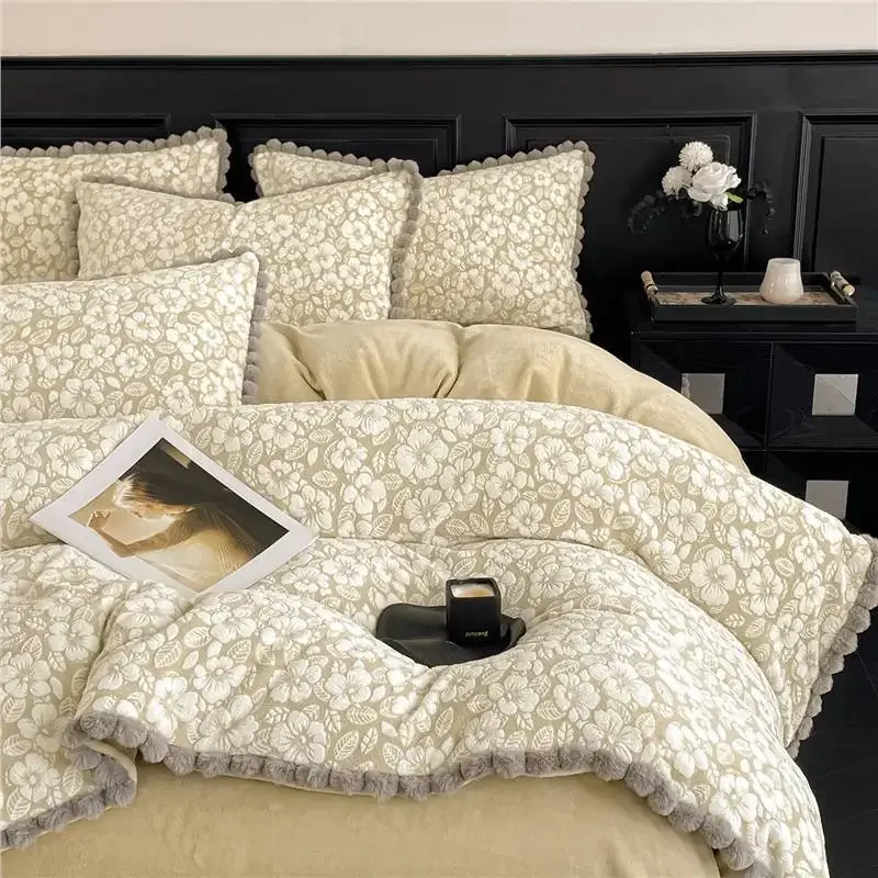 Winter Thicken Quilt Cover Flower Pattern Plush Four-piece Set Soft Skin Friendly Duvet Cover Anti-static Warm Bedroom Supplies