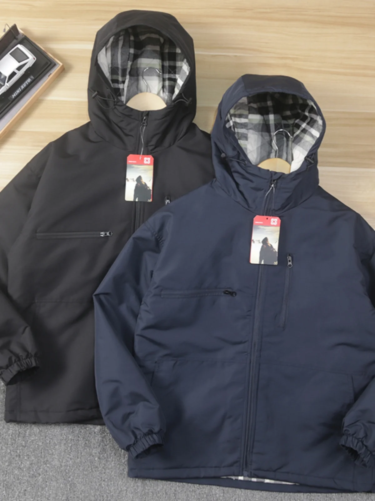 

Мужская уличная теплая ветрозащитная водонепроницаемая куртка с капюшоном из хлопка с несколькими кетами Faionable Urban Sle