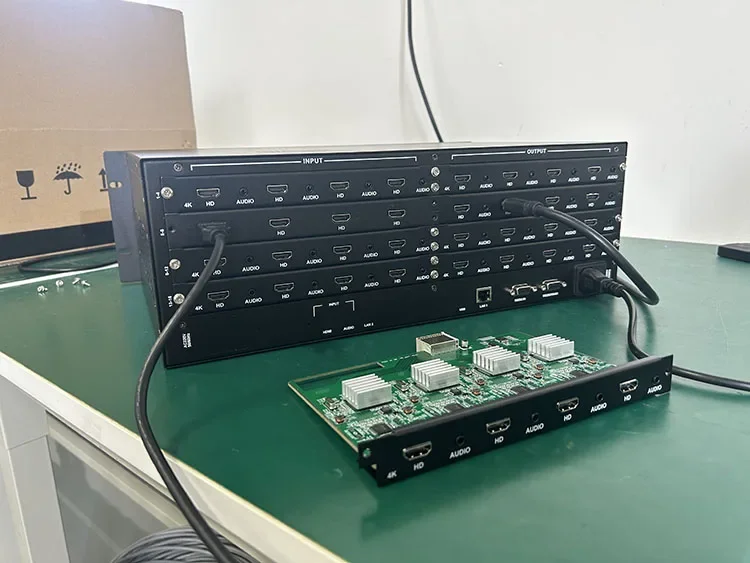 HUAIN Video Matrix Modular HD Hybrid Seamless Switcher 16x16 4k Video Matrix for Wall Displays