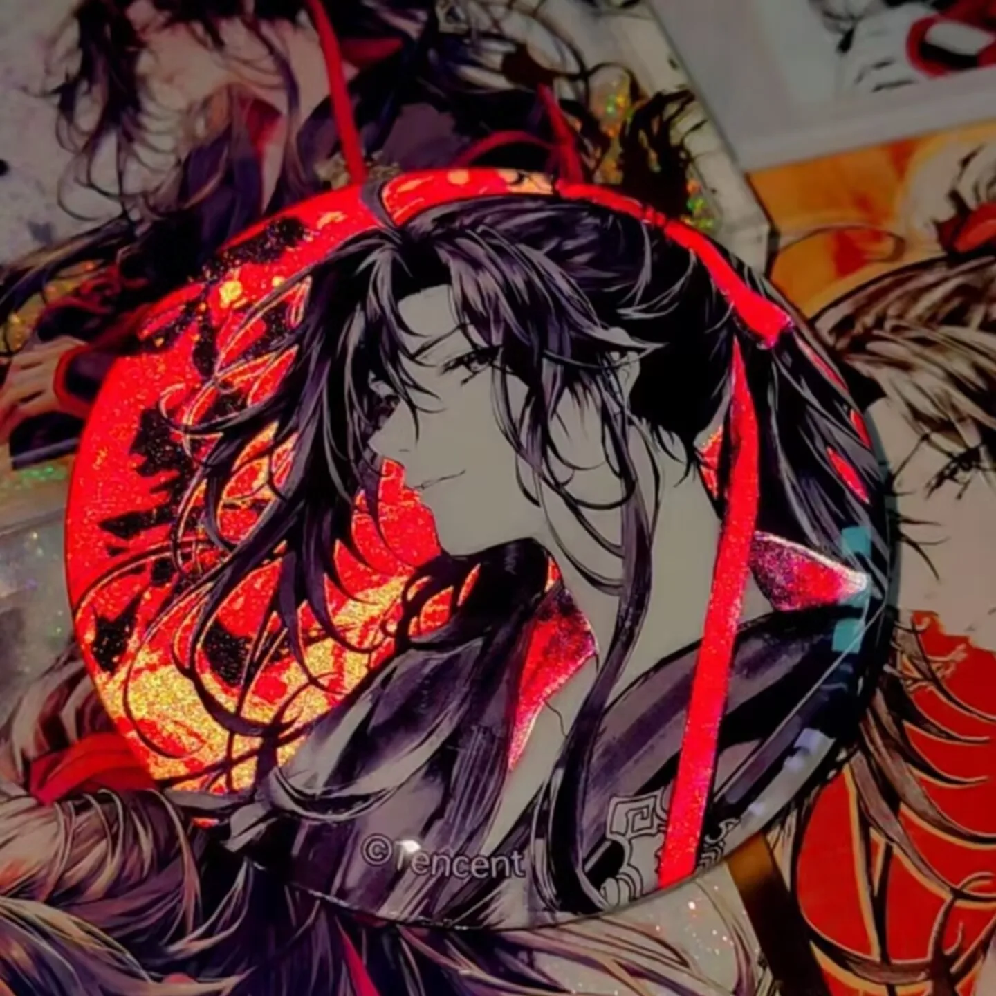 

Wei Wuxian,the founder of the Demon Road, is surrounded by reflective badges made of tinplate, homemade millet brooch, and gifts