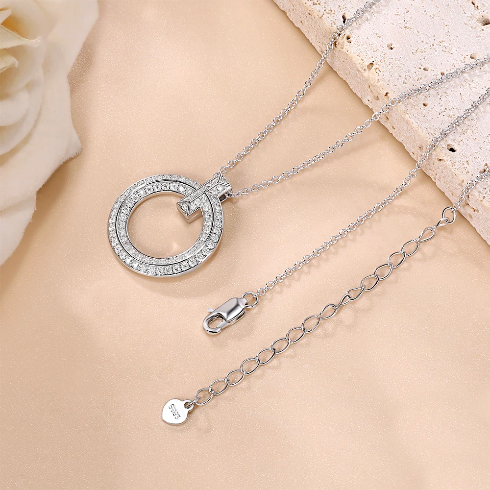 Pretty Beauty Moissanite Circular Arrow Pendant Necklace S925 Silver for Women 18K White Gold Plated Clavicle Chain Fine Jewelry