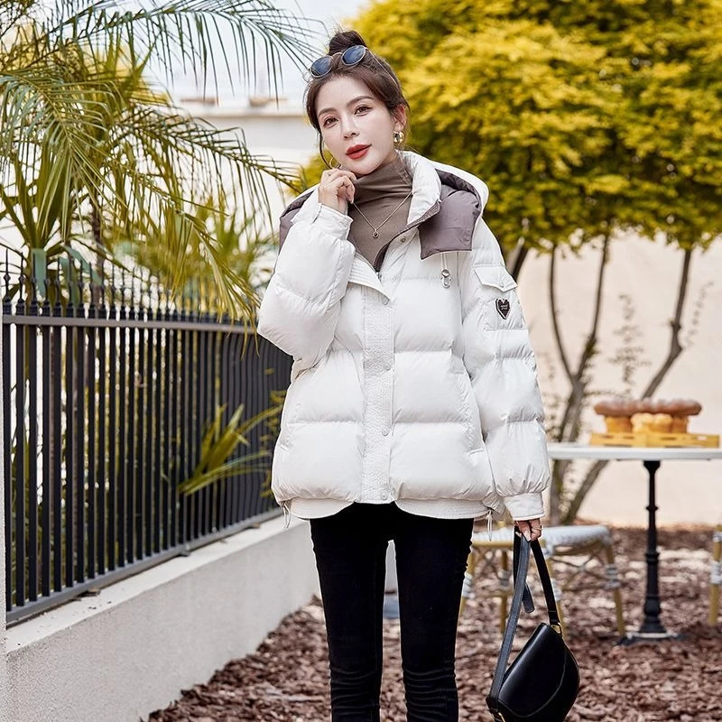 

Новинка 2025 года, зимний короткий пуховик, корейское свободное утолщенное хлопковое пальто для женщин, легкая термозимняя одежда