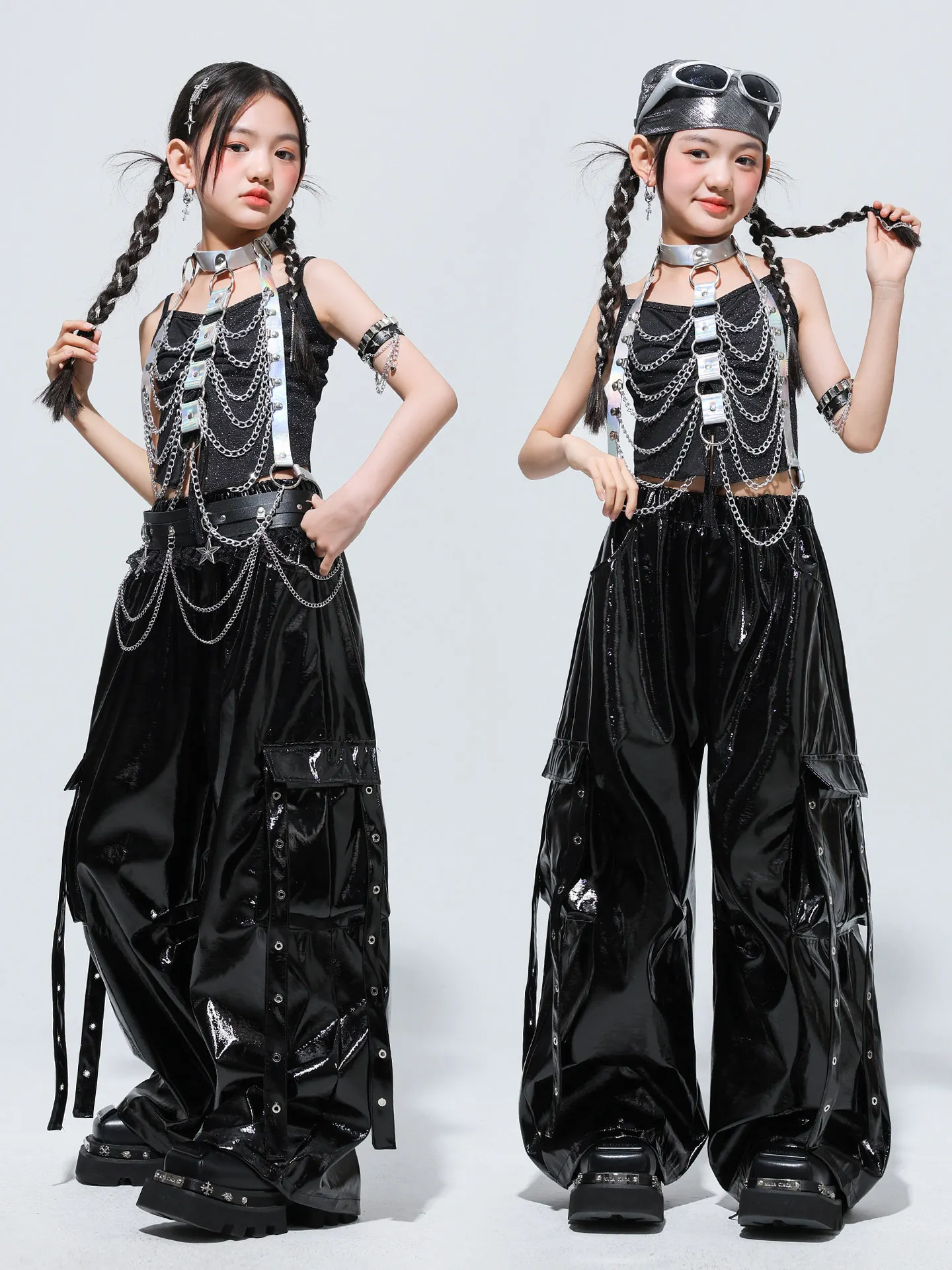 

Детские костюмы для джазовых танцев 2026: серебристый жилет с цветными цепочками, черные свободные брюки, одежда в стиле K-pop, хип-хоп, DQS22477