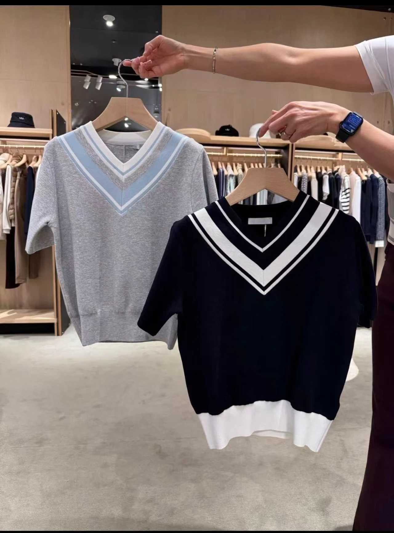 

26 новых трикотажных топов для гольфа с V-образным вырезом и цветовыми блоками, элегантный универсальный облегающий спортивный топ, женская повседневная дышащая одежда для гольфа