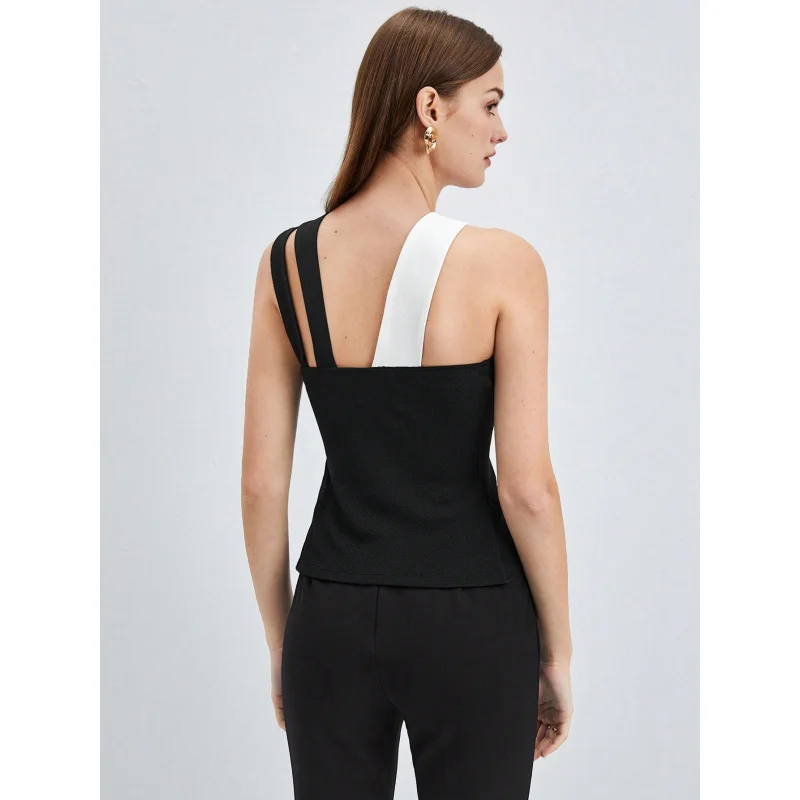 Best-selling women's clothinginsTrendy vest with contrasting color design and cross-strap top for spring and summer
