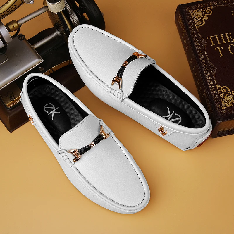 2023 mocassini in pelle da uomo di alta qualità scarpe Casual da uomo mocassini Slip on scarpe da uomo scarpe da guida maschili che coprono i piedi scarpe di fagioli