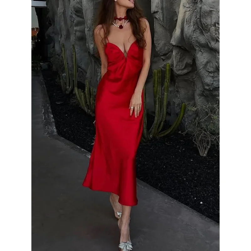 فستان نسائي مثير من الساتان الأحمر بدون ظهر بحمالات على شكل قلب ورقبة على شكل قلب ميدي للعطلات الصيفية والحفلات
