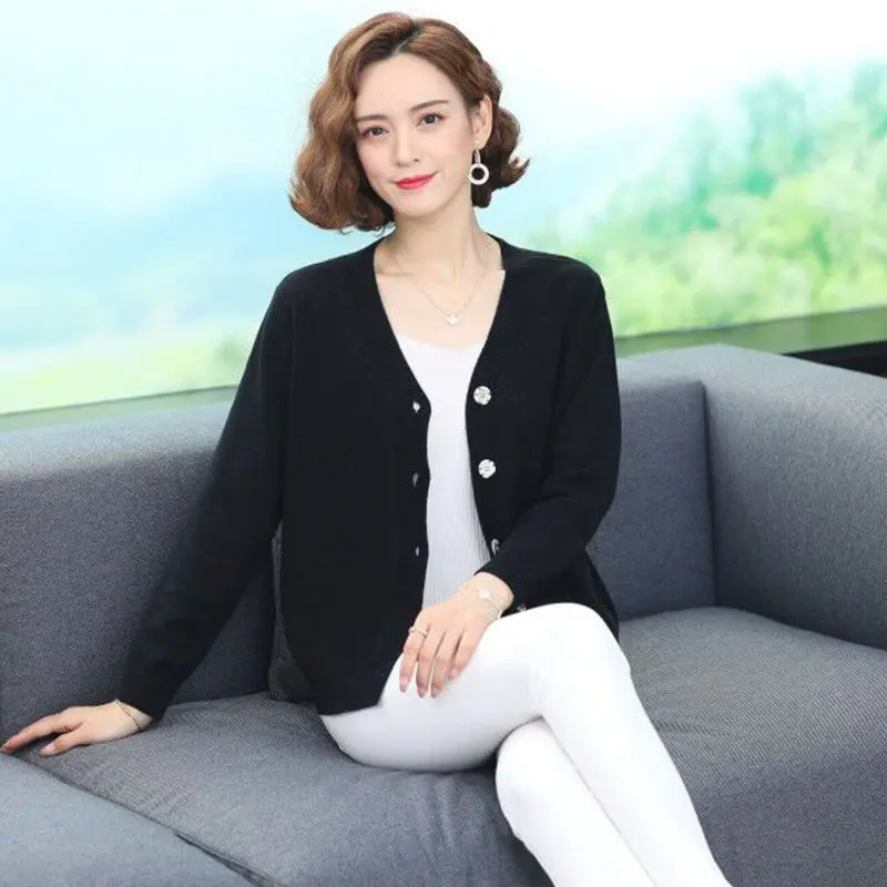 Fashion V-Neck Knitted Button Solid Color Cardigan Sweaters Women\'s Clothing 2022 Autumn New Loose Casual Tops All-match Coat