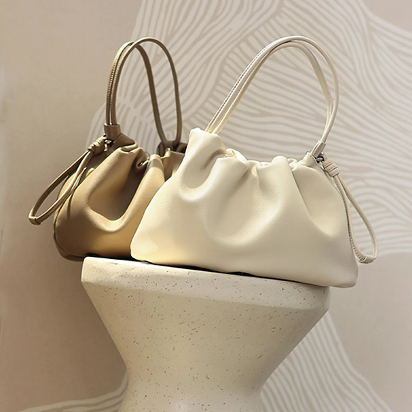 

Women Genuine Leather Drawstring Crossbody Bags Soft Handbag Adjustable Shoudler Strap And Handle Versatile Style