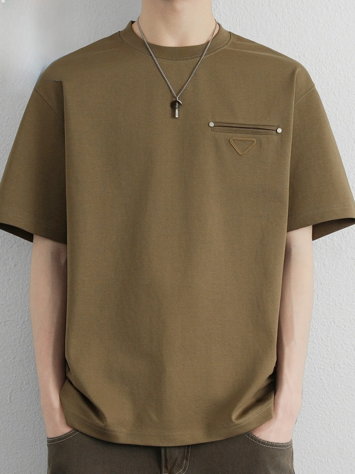 

Мужская футболка свободного кроя с круглым вырезом и короткими рукавами, однотонная, универсальная, летняя, модная, из высококачественного хлопка и полиэстера.