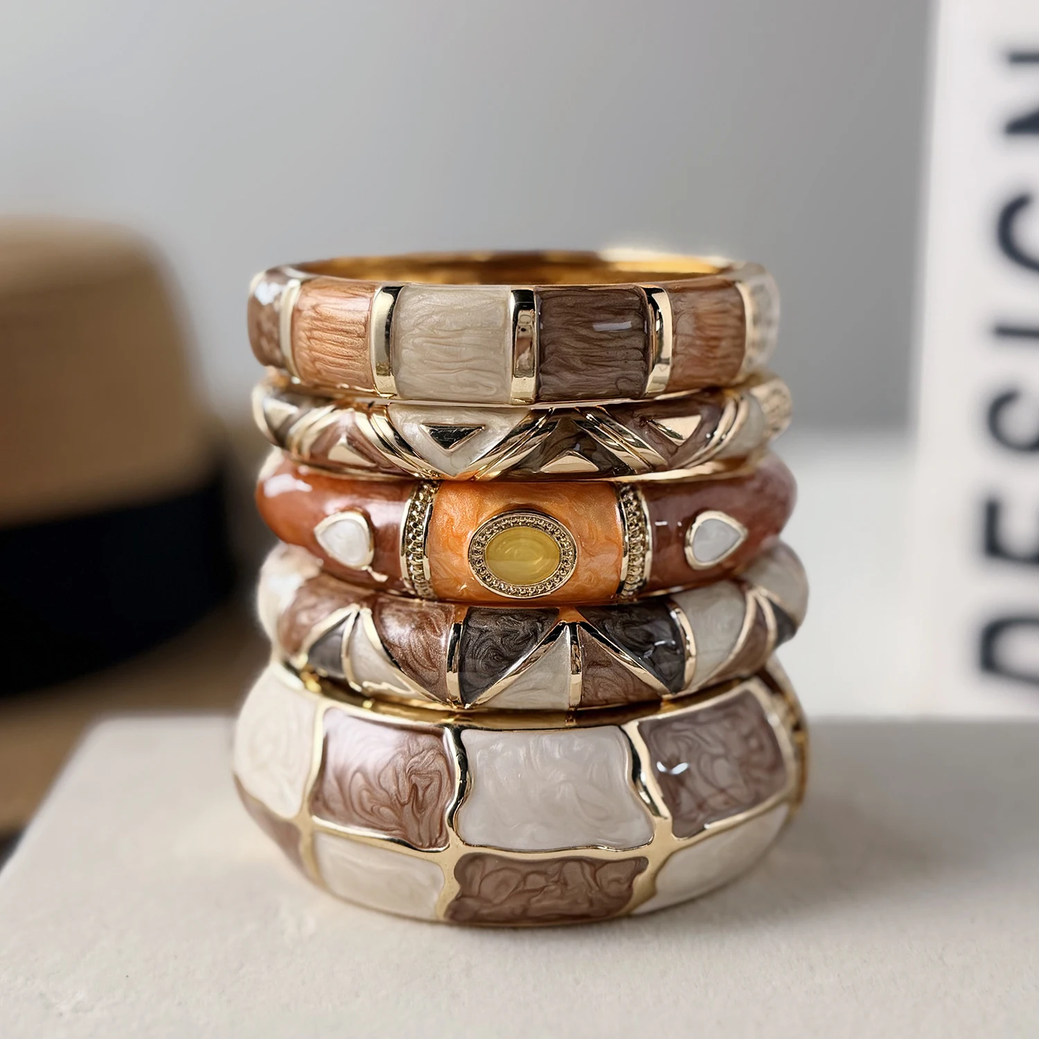 Vintage Coffee Brown Enamel Wide Cuff Bracelet For Women Geometric Striped Floral Inlaid Stone Bangle Daily Party Jewelry Gift
