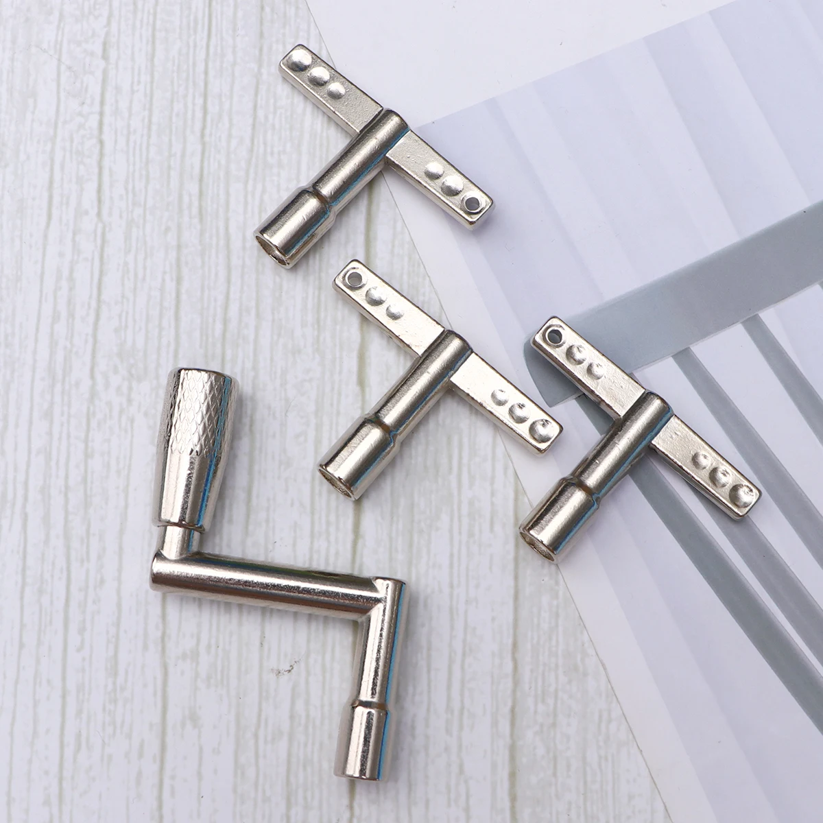 

4pcs Drum Tuning Loading Unloading Tool Hand Drummer Z Type Metal Keys Design Lightweight Durable Drum