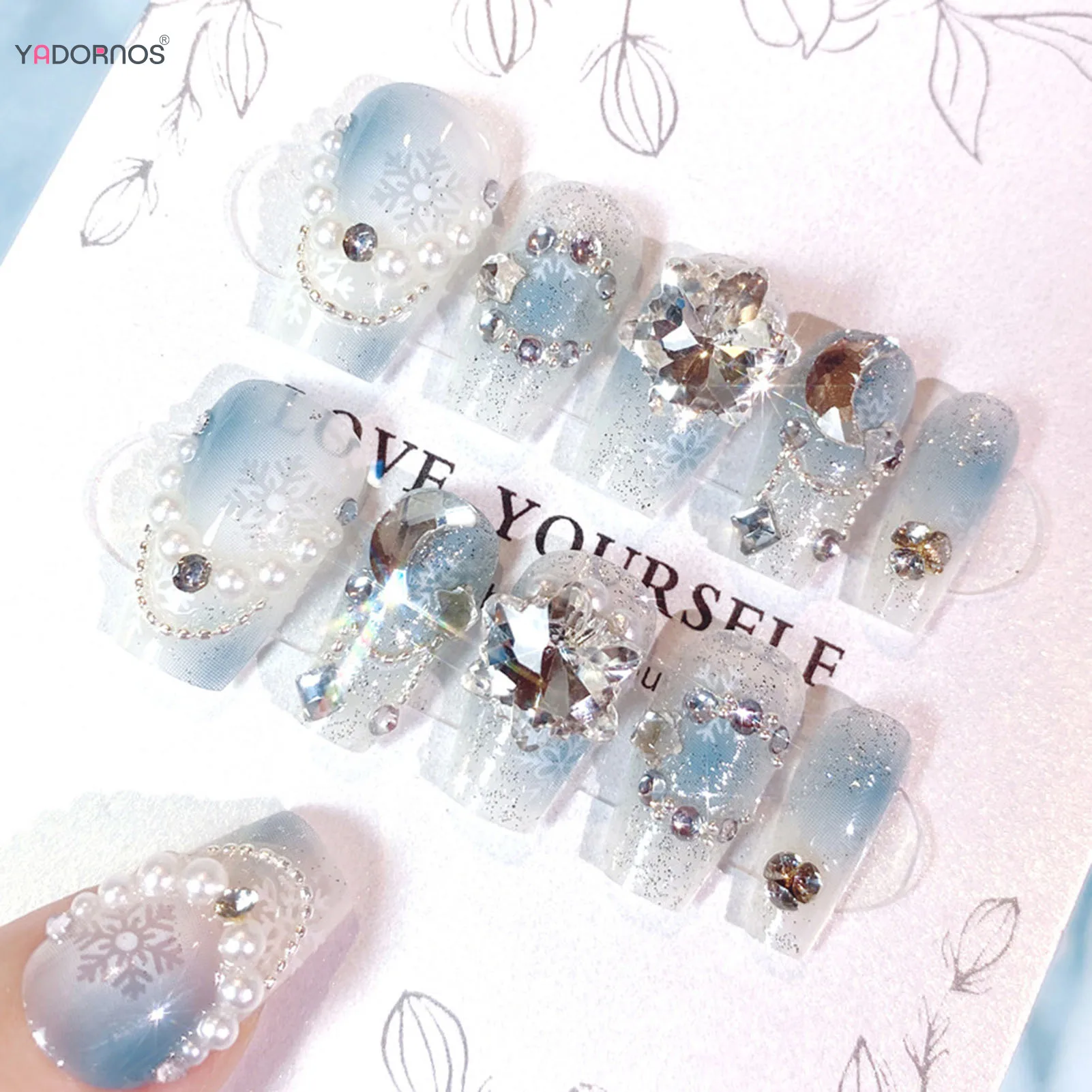 เล็บปลอมสีฟ้าอ่อนกดบนเล็บด้วยเกล็ดหิมะหินไรน์สโตนกันรอยเปื้อนสำหรับการเพ้นท์เล็บมืออาชีพ