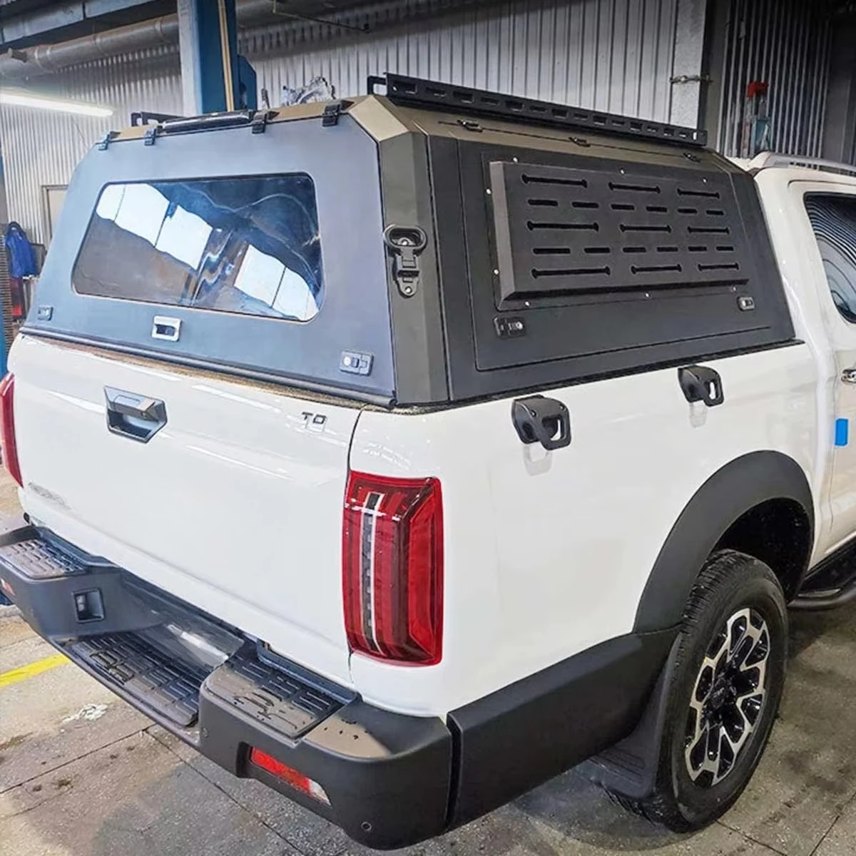 Extreme:High Hard Top Steel Retractable Folding Waterproof Camper Shell Tonneau Cover Truck Topper Compatible for Jeep Gladiator 3