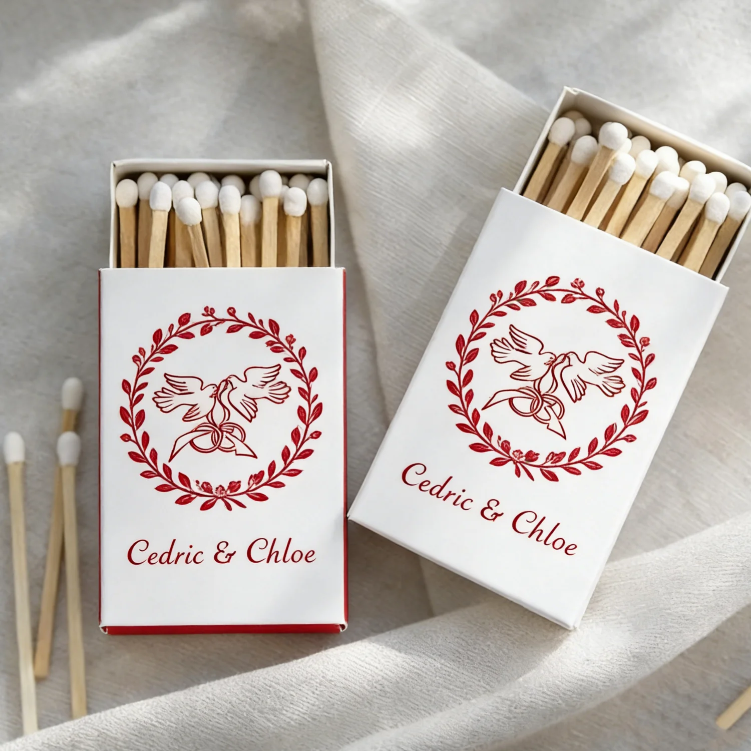 

Персонализированные свадебные сувениры для гостей: спичечные коробки с индивидуальным дизайном, все графические материалы включены.