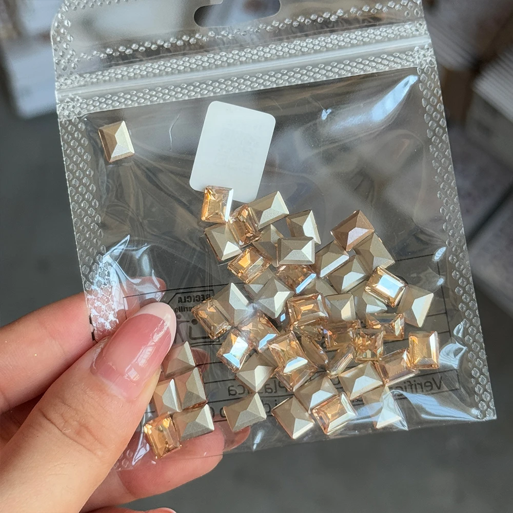 50 ชิ้น 3D สีฟ้าก้อนน้ําตาลเล็บ Charms เงา K9 Zircon สแควร์เล็บ Rhinestone 6*8 มิลลิเมตรแก้วคริสตัลเล็บเพชรตกแต่ง
