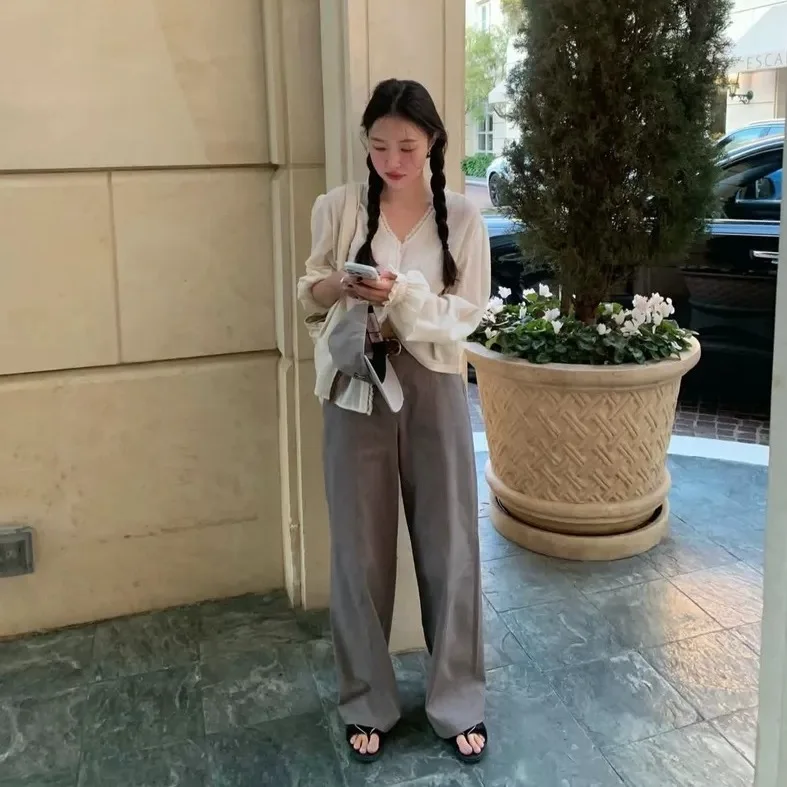 

Elegant Tannat Long Sleeve Lace Patchwork Thin Shirt V-neck Gentle Style Women's Premium Fashion Spring Collection Top