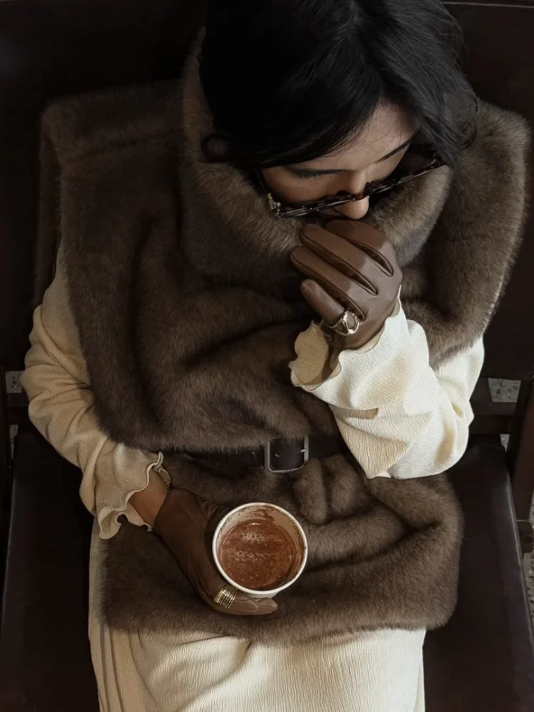 

Women Chic Stand Collar Faux Fur Vest Solid High Collar Sleeveless Loose Waistcoat Casual 2025 New Lady Daily Street Short Vests