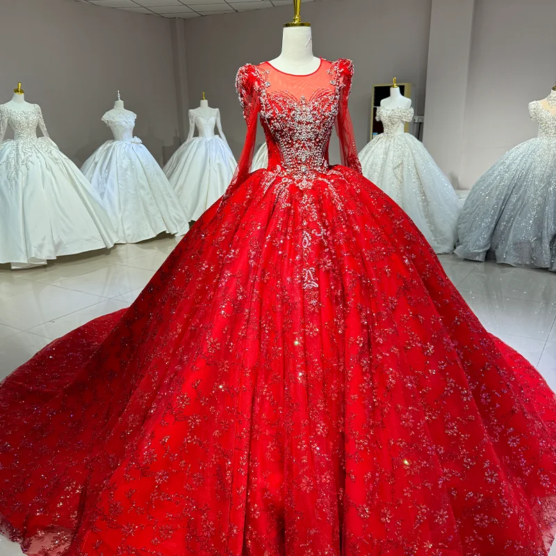 فستان زفاف فاخر مع زخارف متألقة وقطارات طويلة، فستان زفاف بأكمام طويلة مطرز بالدانتيل الرقيق