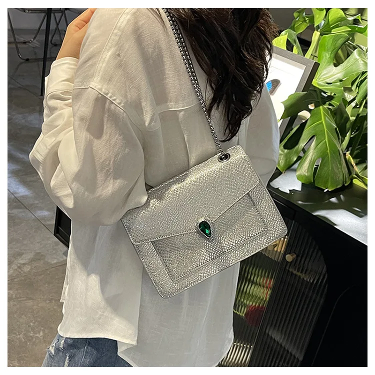

New European and American trend women's bag, simple foreign style silver shoulder chain messenger bag