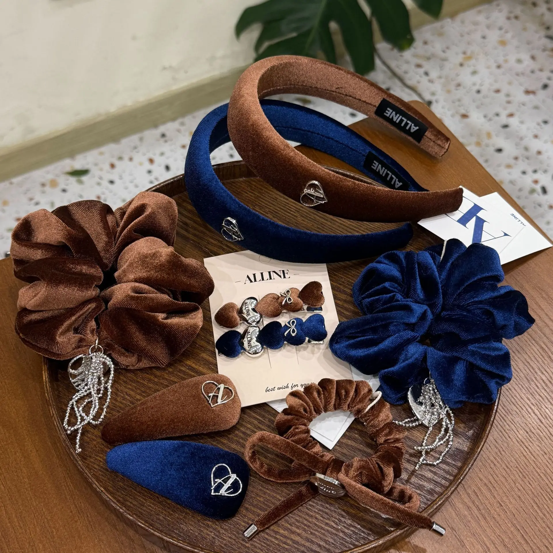 

New velvet bow duck clip love headgear headband metal pendant headband women's retro hair band