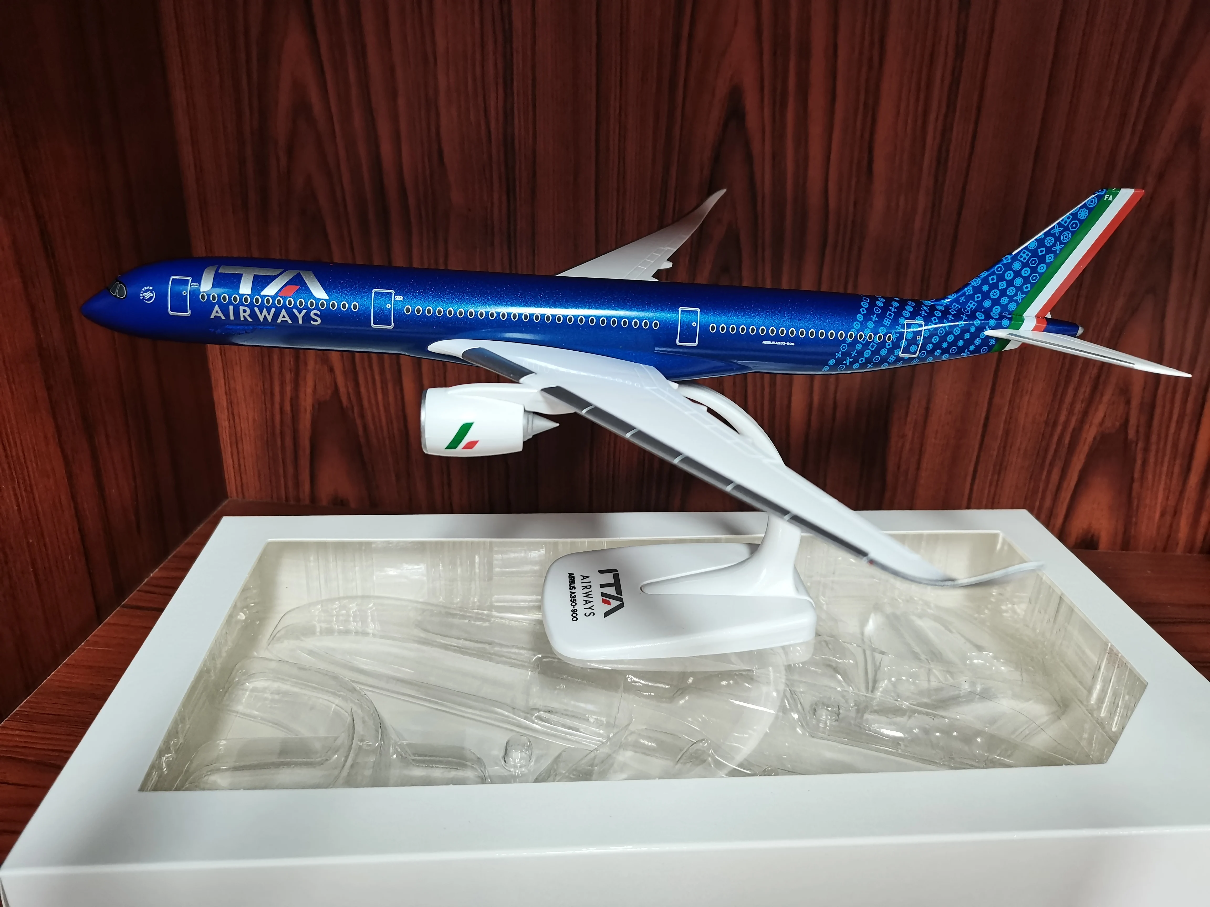 Maßstab 1:200 A350-900 Italien ITA Airline Flugzeug Spielzeug Kunststoff ABS Montage Flugzeug Modell Flugzeuge Spielzeug zum Sammeln Geschenk von Aviati