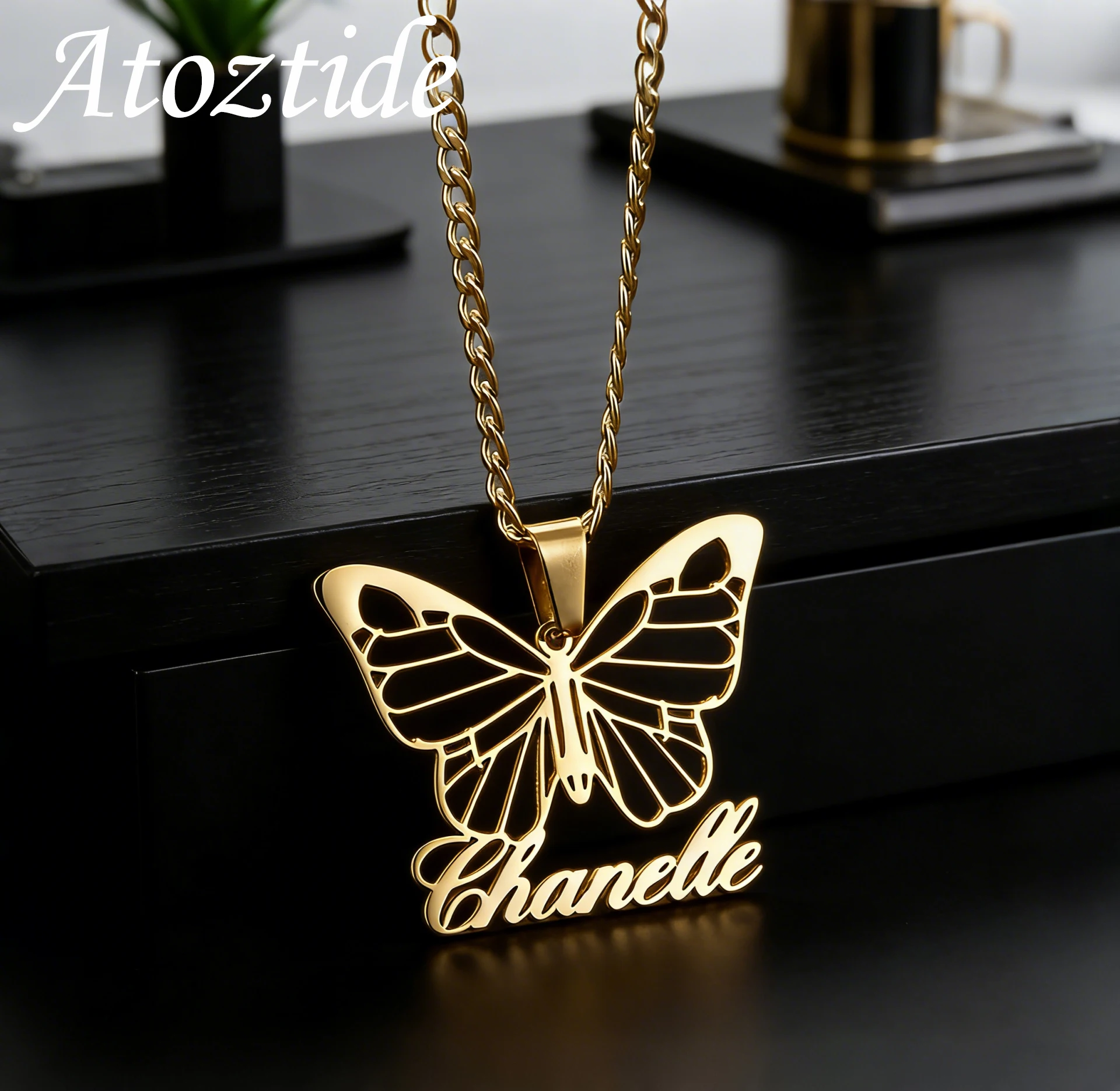 

Ожерелье Atoztide с подвеской в виде бабочки на заказ для женщин, ювелирное изделие из нержавеющей стали, цепочка-чокер, персонализированный подарок на День матери
