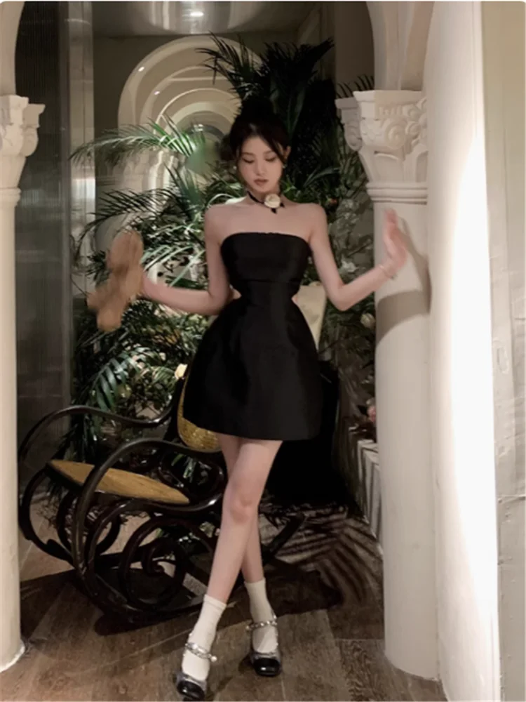 المشاهير سيدة الصيف القوس الكبير الظهر حمالة أسود فستان حفلة صغيرة بلا أكمام المرأة الجوف الخصر قلم رصاص قصير فستان عيد ميلاد